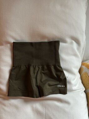 Prozis High-Waist Ribbed Olive Bike Shorts